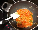 A picture of step 2 of Tuna fish spaghetti.