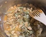Foto del paso 5 de la receta: Pollo con alcachofas y vino blanco