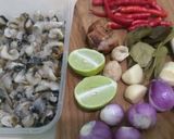 Foto langkah ke 1 dari resep 16. Kerang Macan Kuah Tomyum.