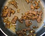 Hình bước làm 2 của món Mì bò thố thái lan phiên bản e bé - ăn dặm