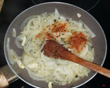 Foto del paso 1 de la receta: Cebolla con queso crema