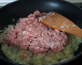 A törökös sült padlizsán darált húsos raguval és citromos görög joghurttal recept fázis 3 fotója