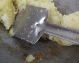 A picture of step 2 of Curd potato paratha.