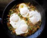 Foto del paso 7 de la receta: Salteado de verduras con huevos estrellados 🍳