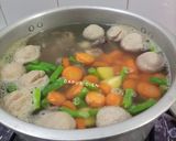 Foto langkah ke 4 dari resep Sup Bakso Tulangan Ayam.