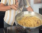 Hình bước làm 5 của món Mì Ý Carbonara Trứng Muối