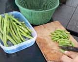 Foto langkah ke 1 dari resep Tumis Buncis Sosis Saos Tiram.