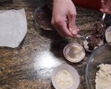 A picture of step 2 of Bocconotti abruzzesi.