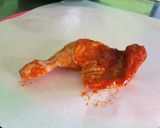 Foto langkah ke 3 dari resep Ayam Goreng bumbu korea Bungkus kertas.