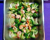 รูปขั้นตอนการทำที่ 3 ของ กุ้งผัดบล็อคโคลี่
