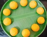A picture of step 5 of Corn cheese stuffed flattened rice balls.