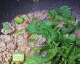 รูปขั้นตอนการทำที่ 3 ของ กะเพราเนื้อผสมหมู
