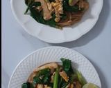 A picture of step 3 of Stir-Fried Rice Noodles with Black Soy Sauce (Pad See Ew).