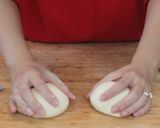 Foto langkah ke 4 dari resep Pizza Teflon ala Pizza Hut.