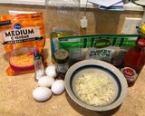 Foto langkah ke 1 dari resep Egg hash browns(kentang telur cetak muffin).