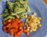 Foto langkah ke 1 dari resep Tumis Brokoli Wortel.