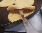 A picture of step 5 of Mini pan pizzas.