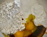 Foto del paso 2 de la receta: Mug cake de vainilla con nibs de cacao y helado de stracciatella