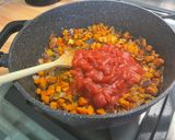 Une image de l'étape 10 de Bœuf aux tomates, carottes, oignons rouges et épices (avec pains paratha).