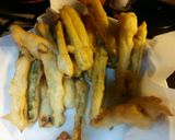 Foto del passaggio 1 della ricetta Fiori e zucchine fritti