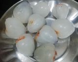 A picture of step 1 of Litchi & Mango Smoothie.