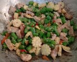 Foto langkah ke 3 dari resep Tumis Putren dan Buncis.