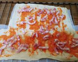 Foto del paso 2 de la receta: Pizza cuixot salat,amb beicon, ceba i formatge sense lactosa