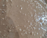Foto del paso 3 de la receta: Tarta de plátano y chocolate cremosa con base de galletas de centeno