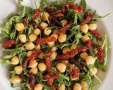 Foto del paso 3 de la receta: Ensalada de arúgula, garbanzo y tomate deshidratado