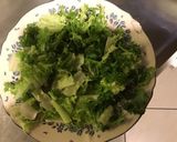 Une image de l'étape 1 de Salade composée « verte &blanche » frisée courgette concombre fenouil.