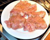 Foto del paso 3 de la receta: SANDWICH DE MUSLO DE POLLO A LA PLANCHA, CON TOCINO AHUMADO, EN PAN ITALIANO