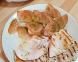 Foto del paso 2 de la receta: Pavo a la plancha con guarnición de tomate