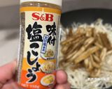 A picture of step 7 of Garlic Bean Sprouts with Fried Tofu Skins.