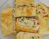 A picture of step 2 of Chinese egg roll.