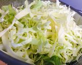 Hình bước làm 3 của món Gan heo xào bắp cải bên này