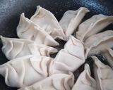 Foto langkah ke 4 dari resep Yaki Gyoza Ayam Udang.