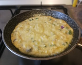 Foto del paso 6 de la receta: Tortilla diferente con queso Griego