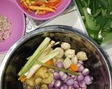Foto langkah ke 1 dari resep Golden Beef Curry.