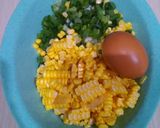 Foto langkah ke 1 dari resep Pangsit goreng segitiga isi jagung manis dan daun bawang.