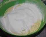 Foto langkah ke 3 dari resep Basic Butter Cup Cake.