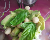 Foto del paso 1 de la receta: Sopa fría de melón y aguacate