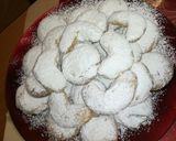 A picture of step 11 of Kourabiedes... Akis Petretzikis' Recipe.