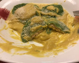 Foto del paso 8 de la receta: Tortellini verde caseros de salmón y salsa de calabaza