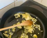A picture of step 1 of Seafood Chilli Marrow Pasta.