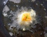 Foto langkah ke 4 dari resep Bola-bola Mie Sosis.