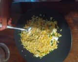 Foto langkah ke 5 dari resep Nasi Goreng Telur Mentega.