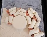 Camembertes virslikoszorú 😍😋 recept fázis 2 fotója