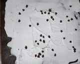 صورة لخطوة 2 من وصفة سويسرول ببقايا الكيكه