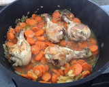 Foto del paso 3 de la receta: Muslos de pollo con salsa de zanahoria