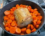 Une image de l'étape 14 de Rôti de porc au miel et carottes confites.